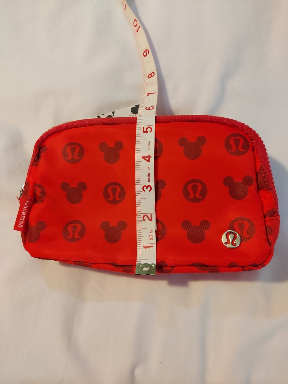 Disney x Lululemon Everywhere Belt Bag 1L - Mickey & Logo Print - Picture 8 of 11
